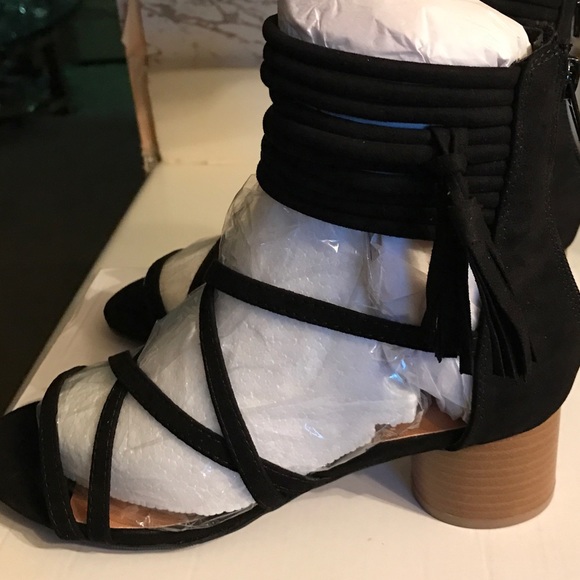 1 Size 6 Left Black Sandals - Picture 4 of 5