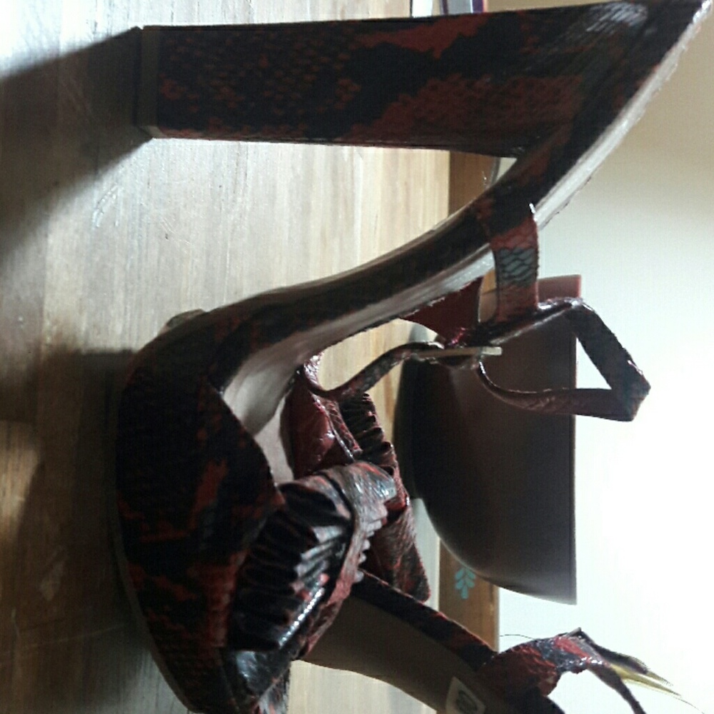 Shoes - Picture 2 of 3