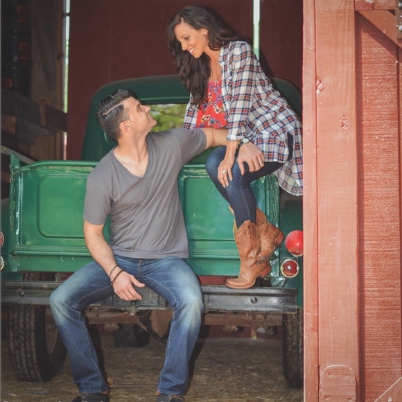 Hi! WELCOME TO MY CLOSET! : ) - Picture 3 of 4