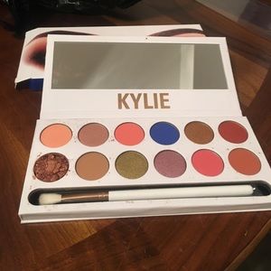 Kylie Cosmetics Royal Peach Palette
