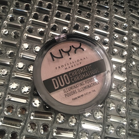 NYX Other - NYX Duo Chromatic Illuminating Powder