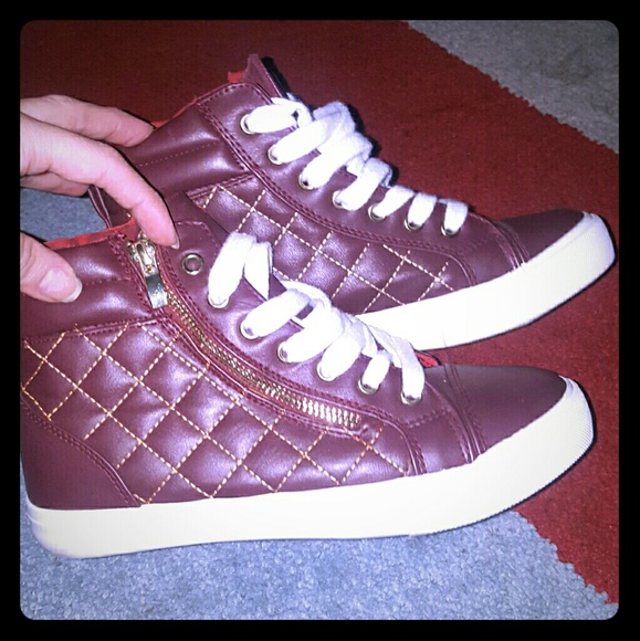 BNWOT, NEVER WORN JUST FAB SNEAKERS - Picture 2 of 4