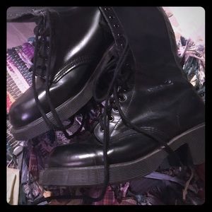 BLACK Dr.  Martens 8