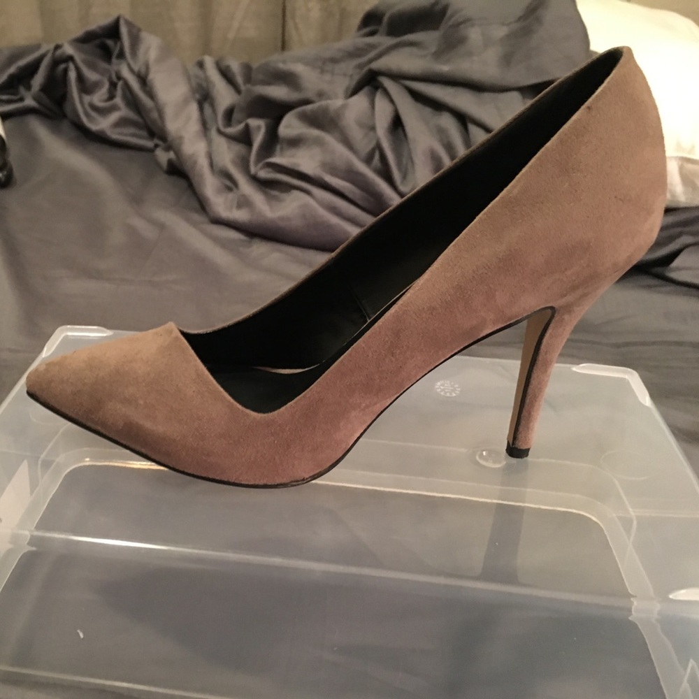 Aldo Neutral suede pump