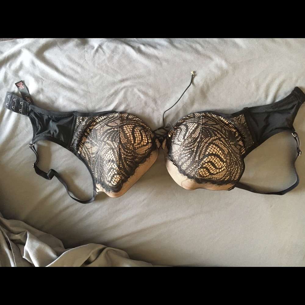 Really sexy nude bra with tie in center