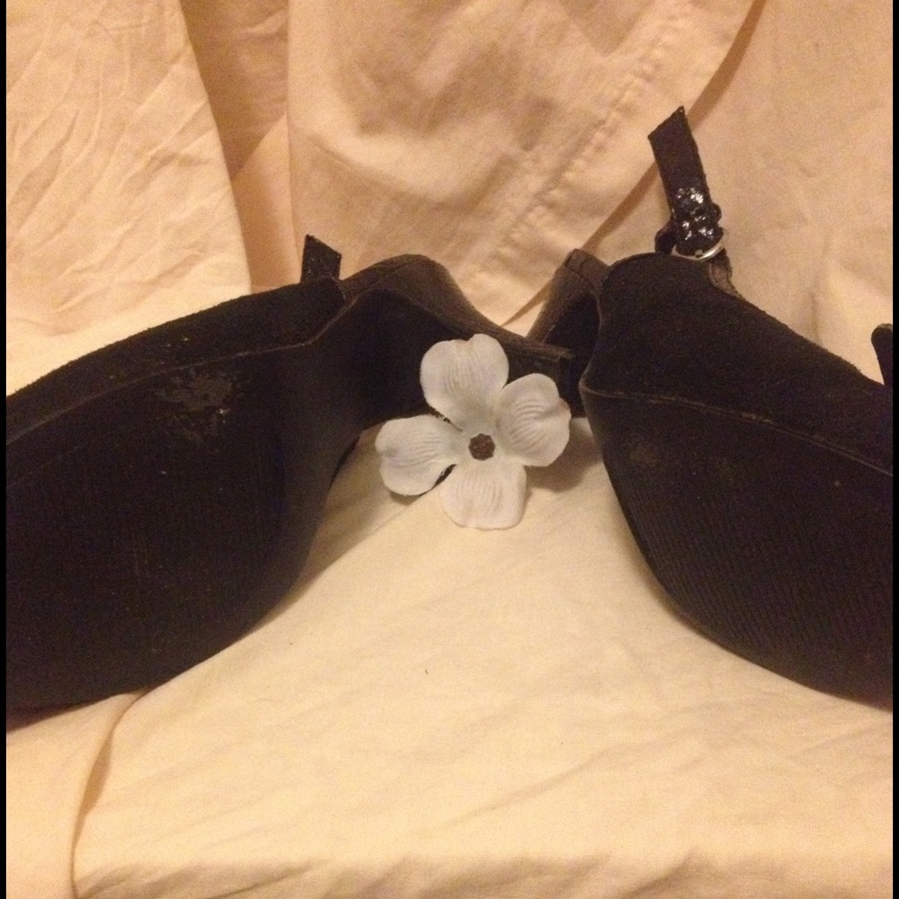Black Buckle Cato 4" Heels - Picture 3 of 3