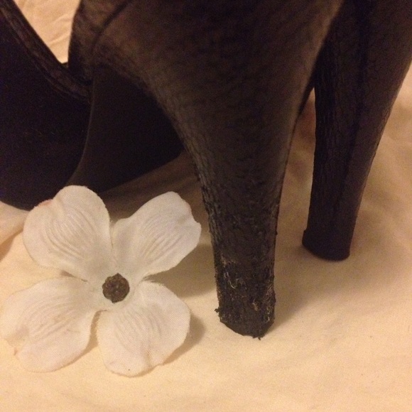 Black Buckle Cato 4" Heels - Picture 2 of 3