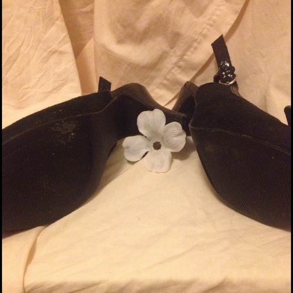 Black Buckle Cato 4" Heels - Picture 3 of 3