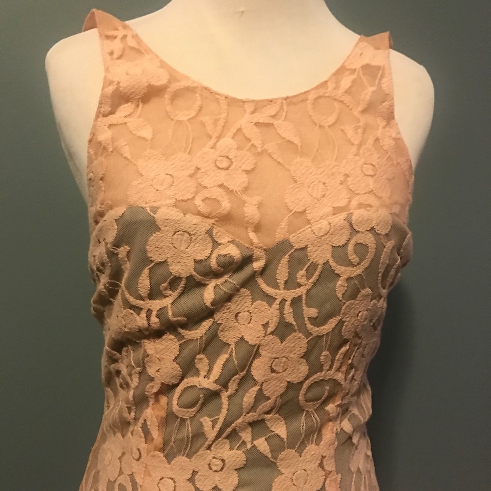 Peach sleeveless lace dress with grey underlay - S
