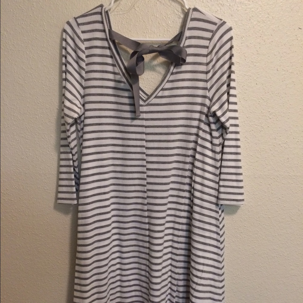 Three-quarter sleeve T-shirt dress