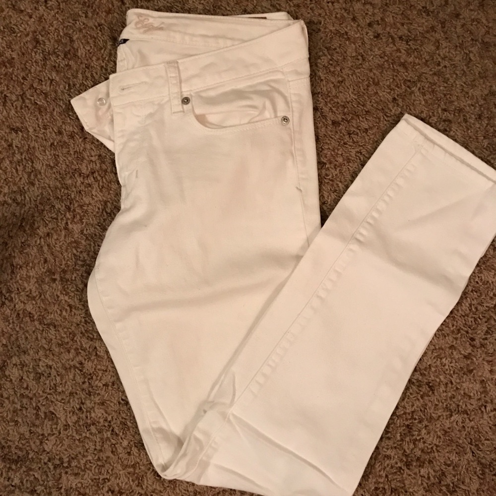 White skinny jeans.