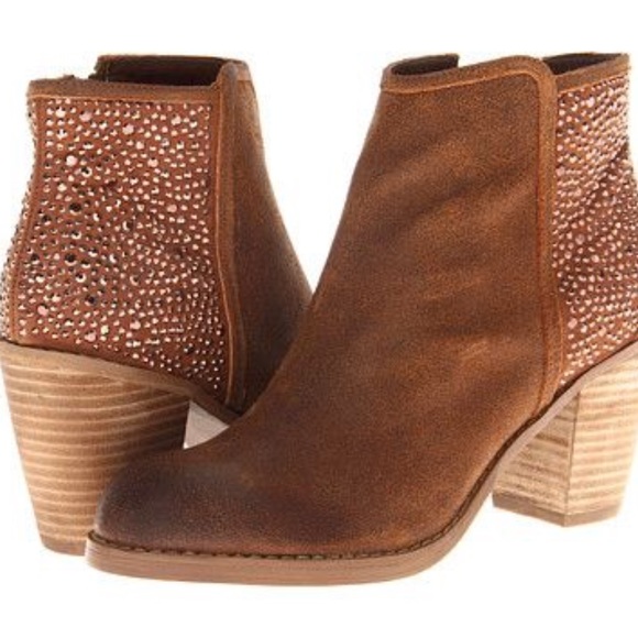 Carlos Santana Shoes - 💕SALE💕Carlos Santana Driskill Suede Stud Boot
