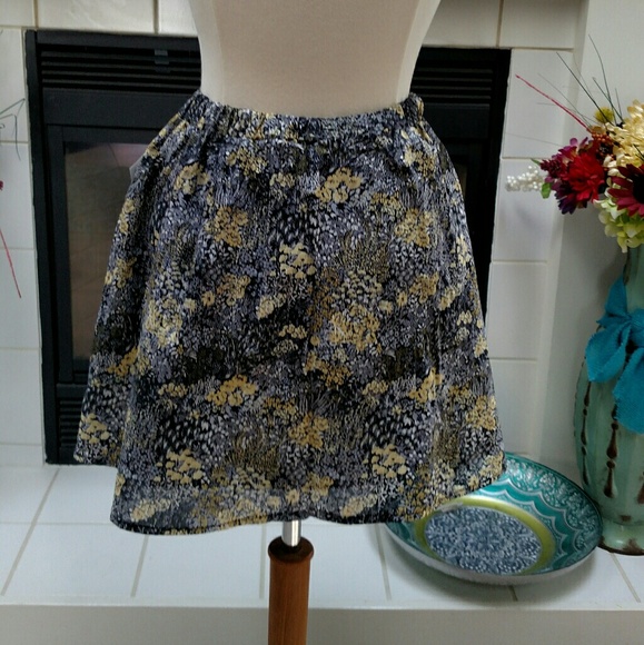 LILY WHITE skirt - Picture 2 of 5