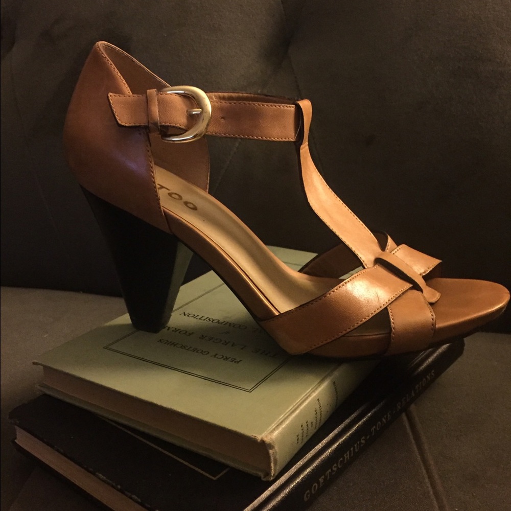 Me Too's Tan "Danika" Heel size 9