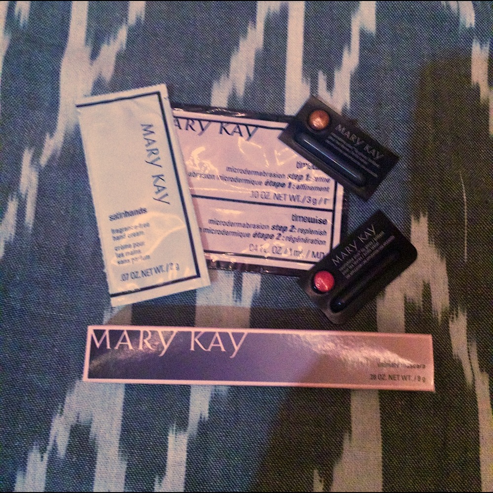MK ultimate mascara! 4/4 Available