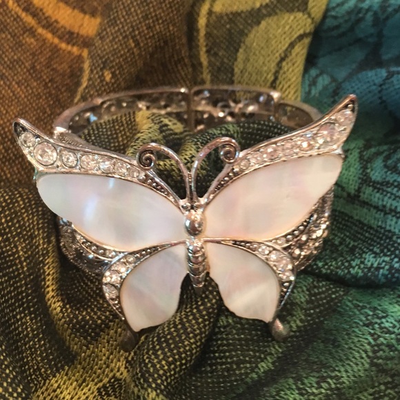 Jewelry - Butterfly cuff