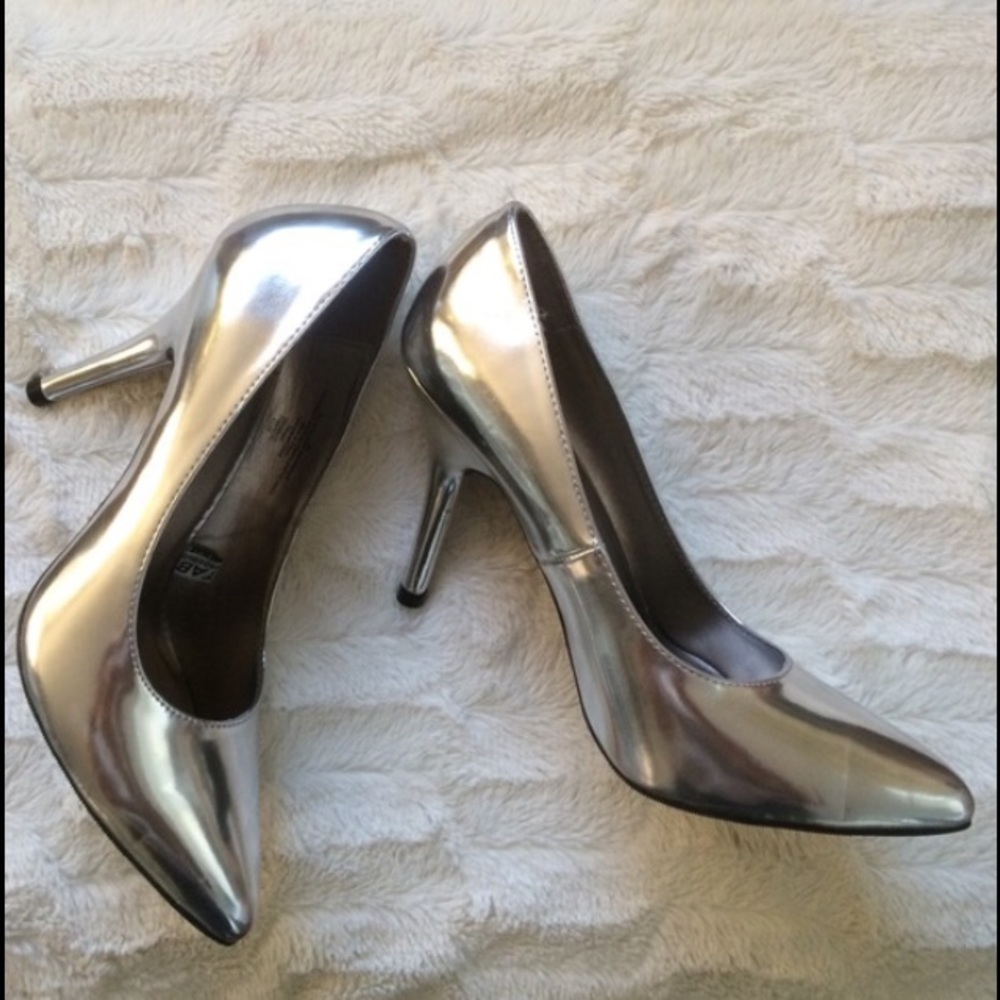 Stylish Silver Metallic Heels