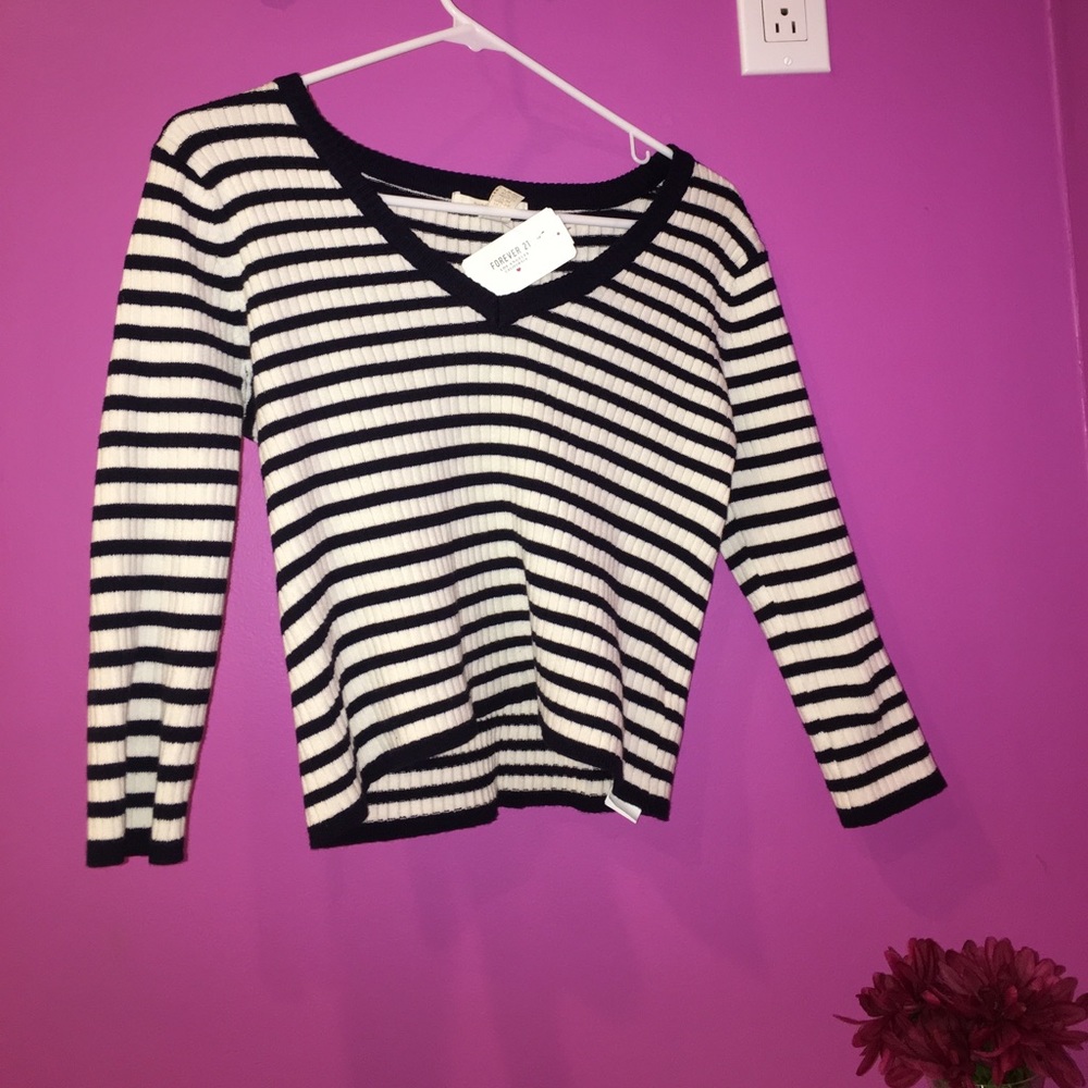 stripped quarter sleeve crop top
