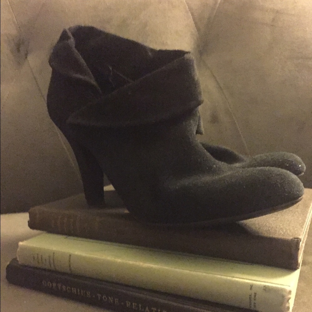 Black Suede Enzo Angiolini Booties size 9