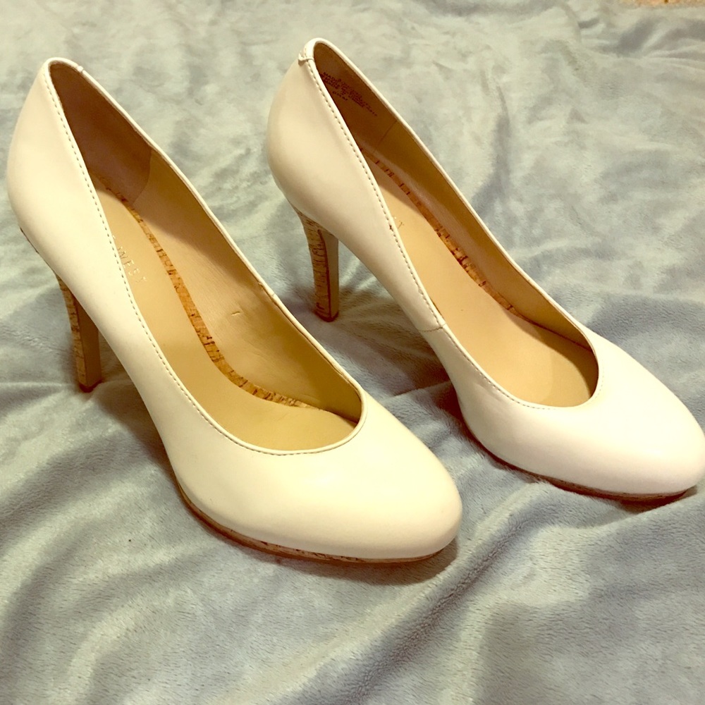 Crisp white cork bottom pumps