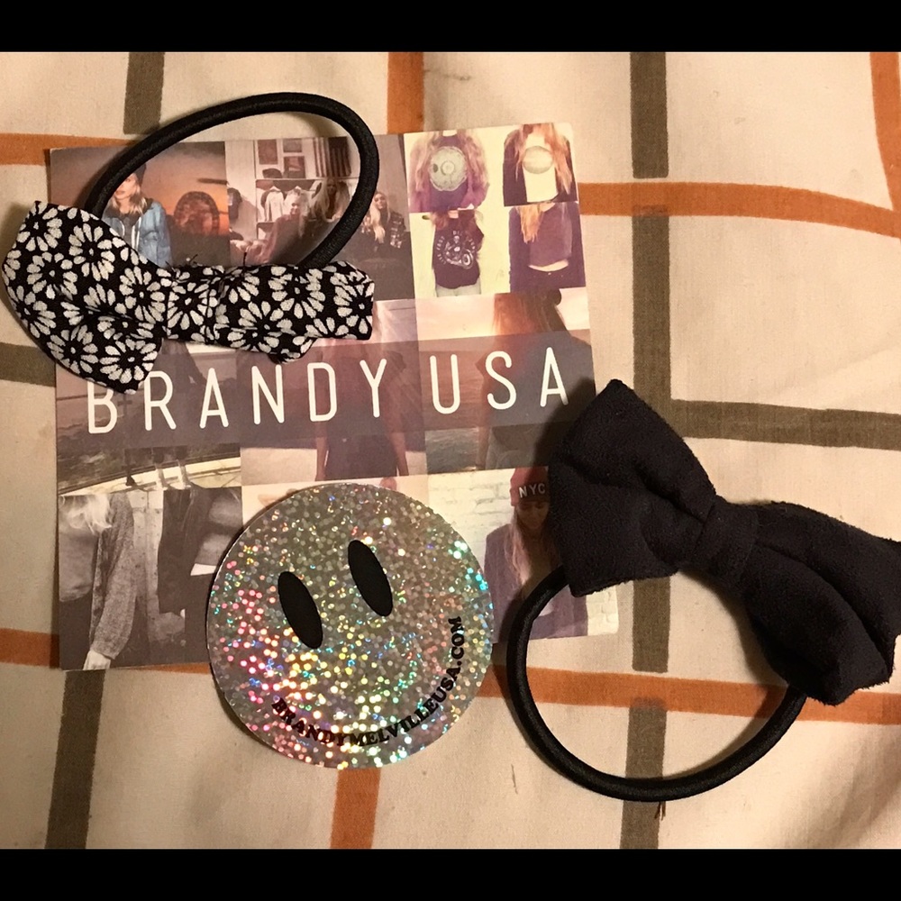 Brandy Melville hair Bows with sticker!