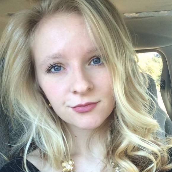 Meet your Posher, Caitlin - Picture 1 of 1