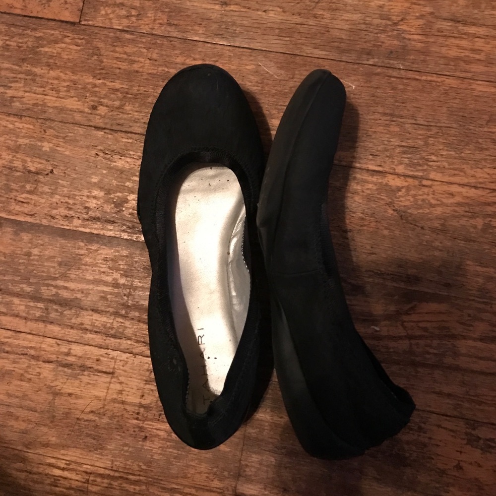 Tahari ballet flats mesh pattern black never worn