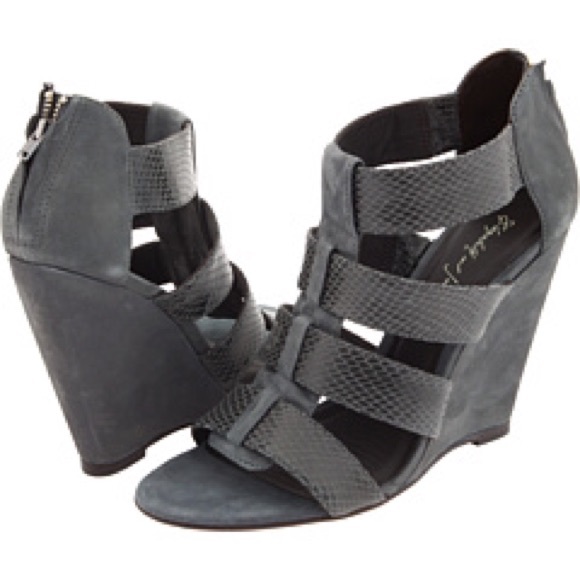 Elizabeth and James heel - Picture 5 of 5