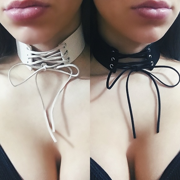 Lace-up Choker - Picture 3 of 3