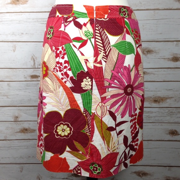 Etcetera Floral Skirt With 2 Front Button Pockets - Picture 3 of 4