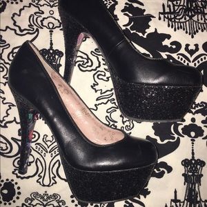 Betsyville heels 6.5 black glitter