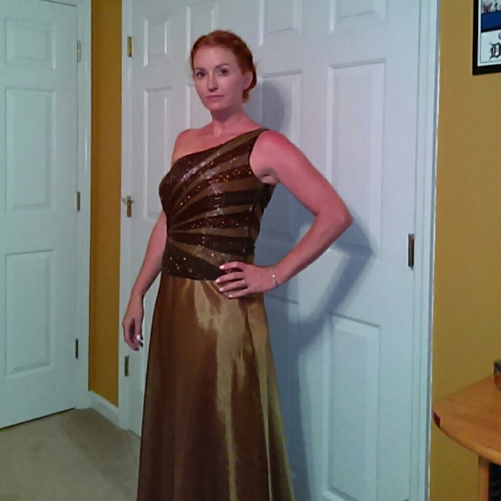 Skirt Only..Formal Skirt only... - Picture 2 of 3
