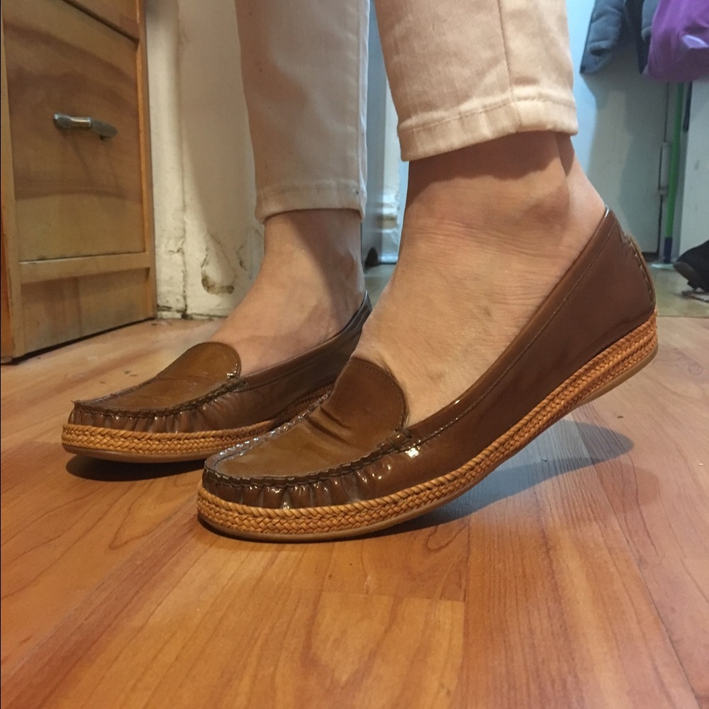 STUART WEITZMAN brown paten leather Loafers