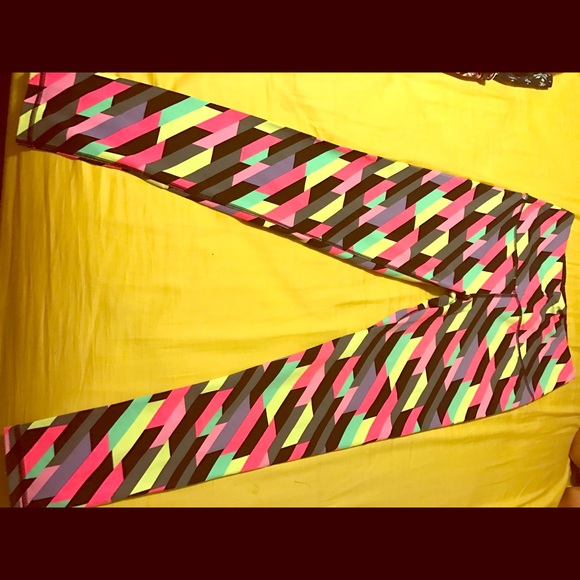Beautiful!!!! Victoria secret sport leggings - Picture 2 of 5