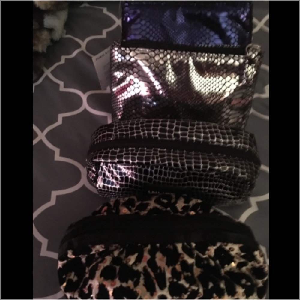 4 Make up bags