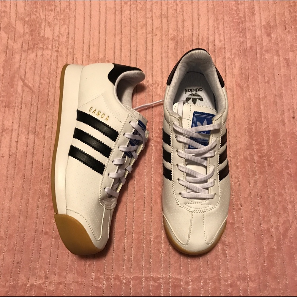 Adidas Samoa Youth Size 4, Womans 5.5