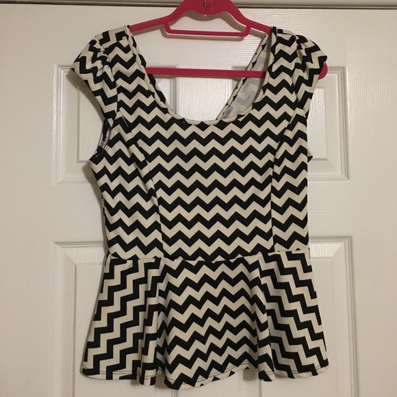 Zig zag print peplum top - Picture 1 of 2