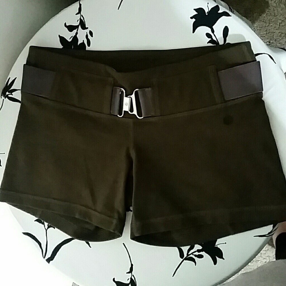 📣SOLD📣Lululemon Running shorts for women