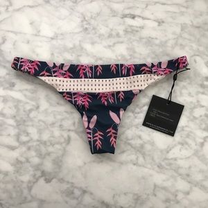 Pavils bottom in heliconia