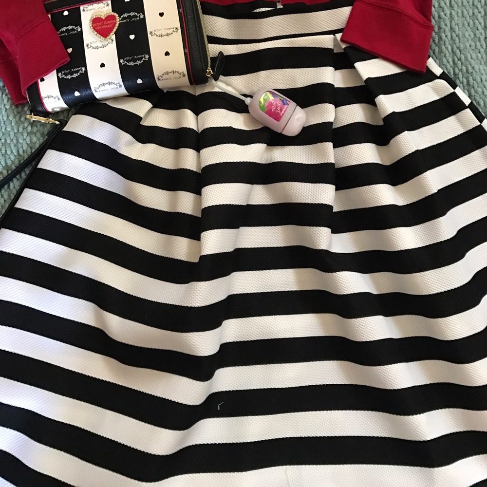 striped skirt size "m". - Picture 2 of 2