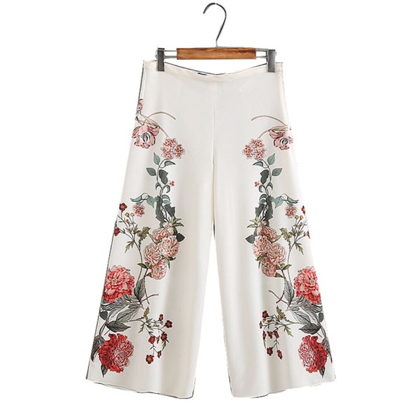 Floral Wide Leg Pant - Picture 3 of 6