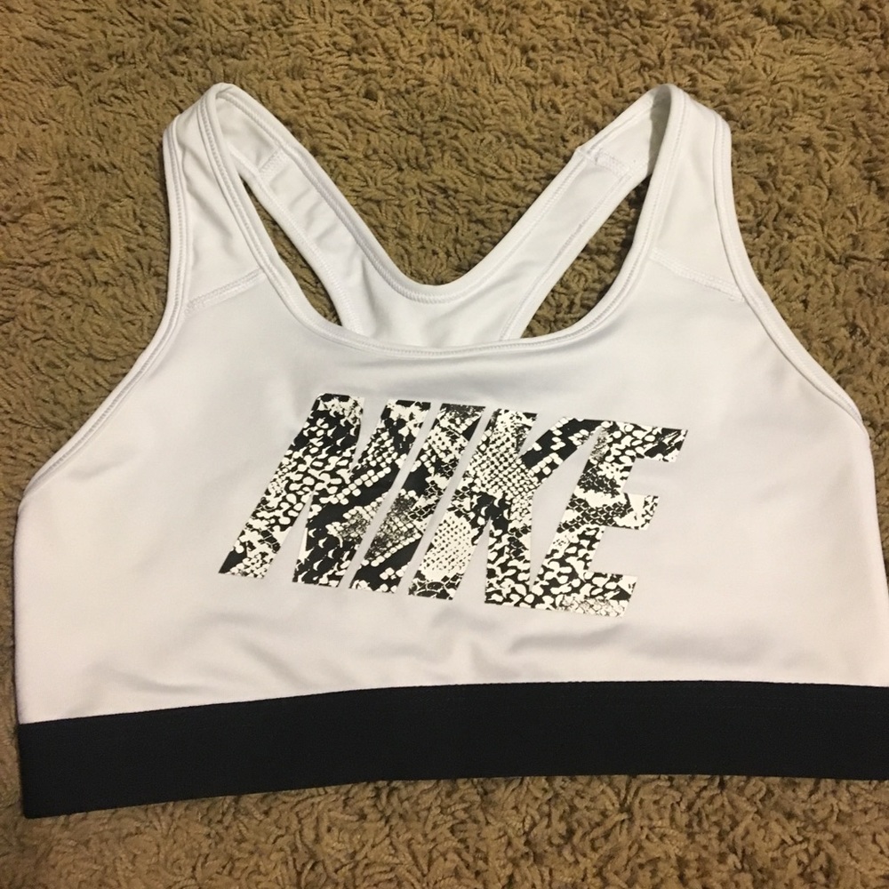 White nike sports bra (S)