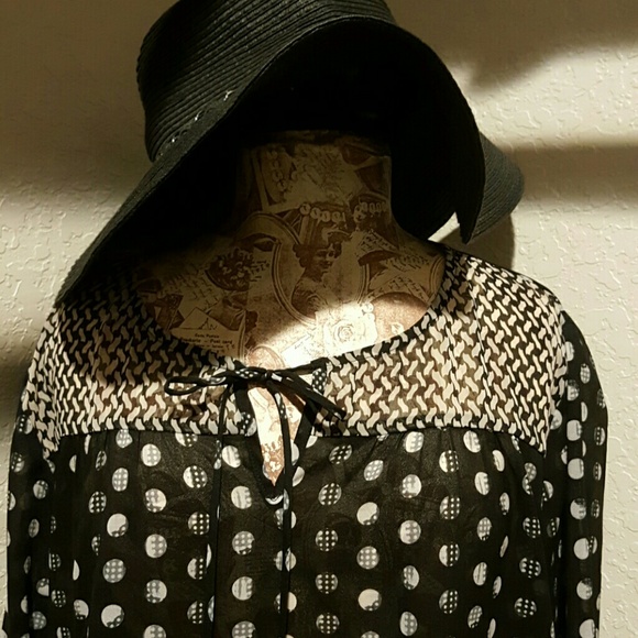 Blouse - Picture 2 of 3