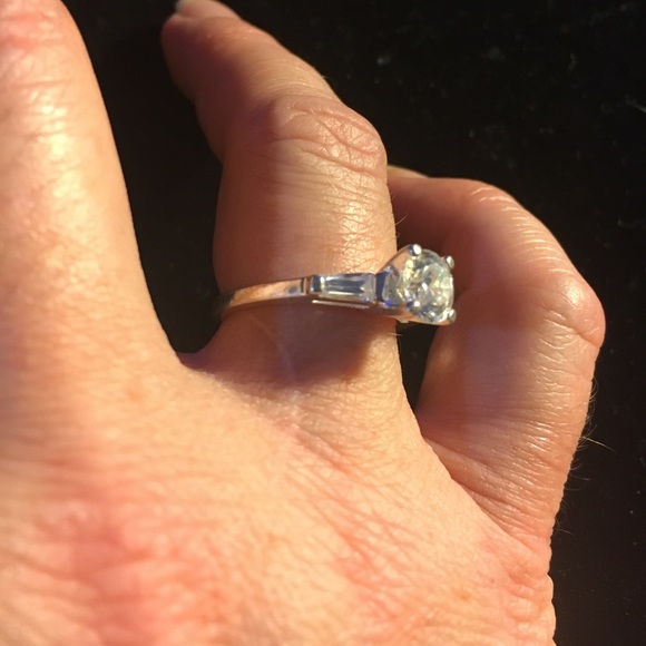 Sterling Silver Round Cut CZ Engagement 3.2g Ring - Picture 2 of 2