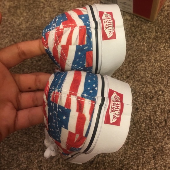 And free flag💙❤ final price 4-/July coming - Picture 2 of 8