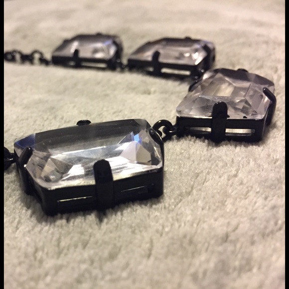 Black & glass necklace - Picture 3 of 7