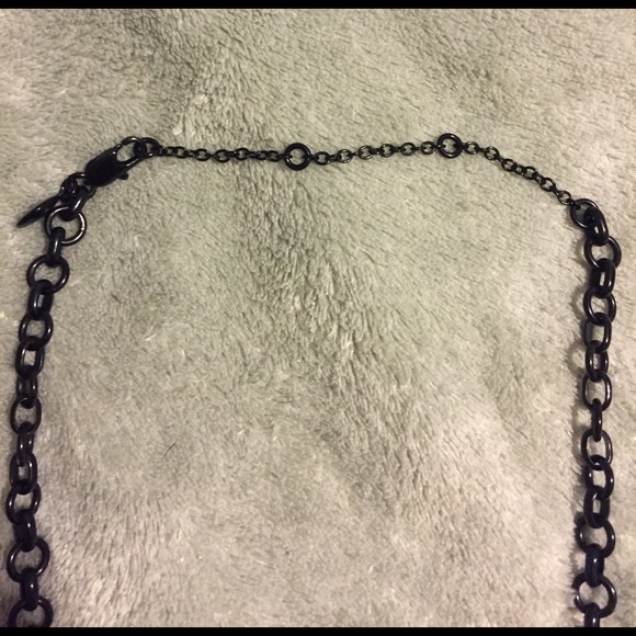 Black & glass necklace - Picture 4 of 7