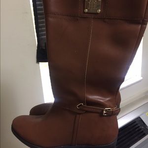 Size 9 brown boots never worn