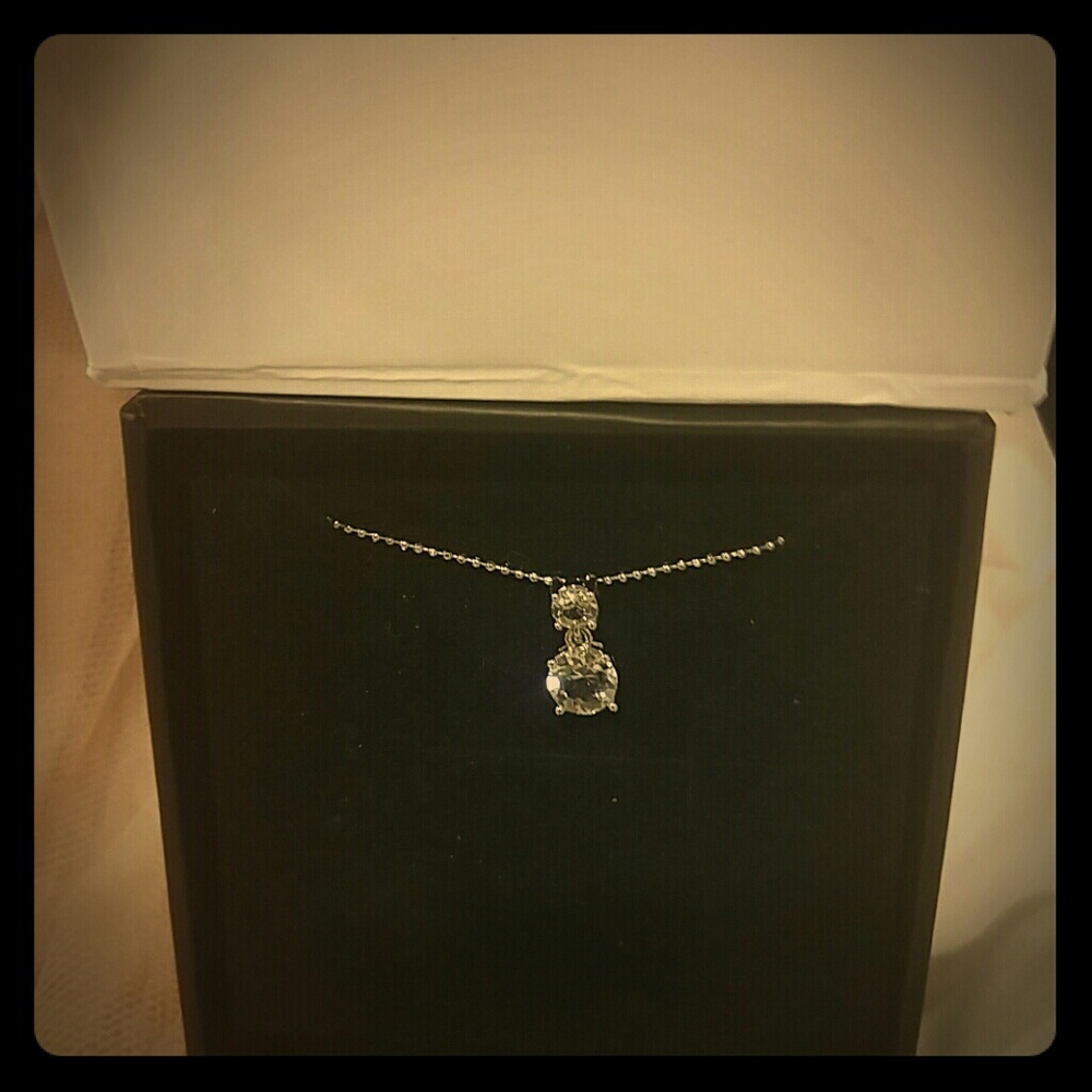 NEW * Cubic zirconia stones in sterling/white gold