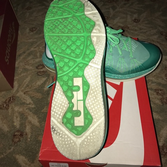 Lebron 10 low (Easter colorway) - Picture 2 of 2